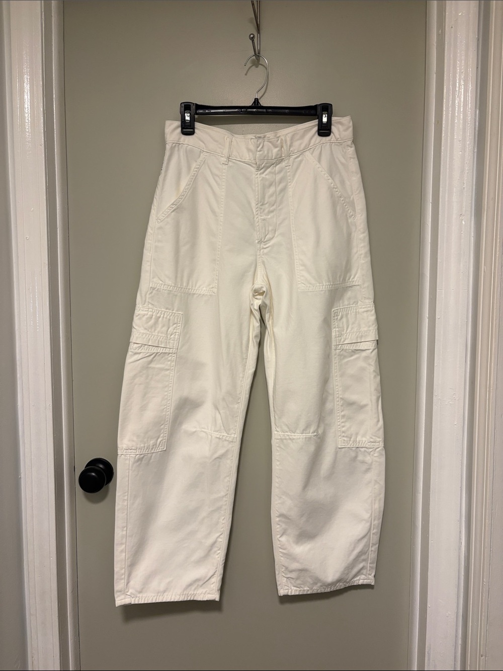 Citizens of Humanity Marcelle cargo pants in color Almonette. Size 28